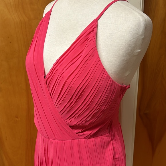 Beyond words pink pleated romper size medium - Picture 4 of 4